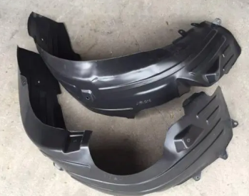 工廠用微型電動(dòng)葫蘆吊裝輪胎摩擦襯墊，效率高又省人工